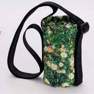 BAGGU Puffy Water Bottle Sling in Daisy